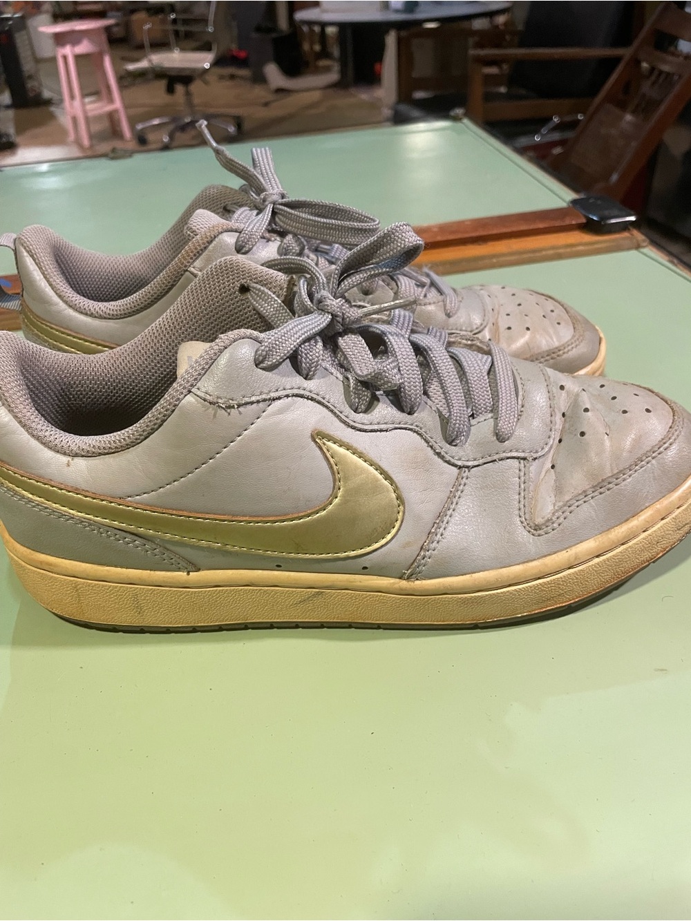 Nike Kids Low-Top Sneakers in Light Gray with Gold Swoosh Size 7Y